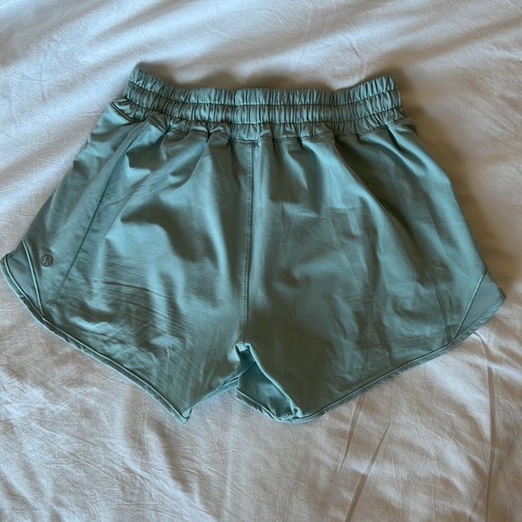 Lululemon Hotty Hot LR (low rise) Short 4" SIZE 4 HAZY JADE (DISCONTINUED COLOR) - Picture 3 of 7